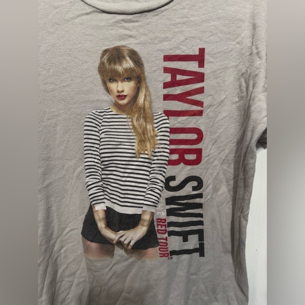 Taylor Swift The RED Tour 2013 Concert T-Shirt Women’s Small Unisex Light Gray - Picture 3 of 16